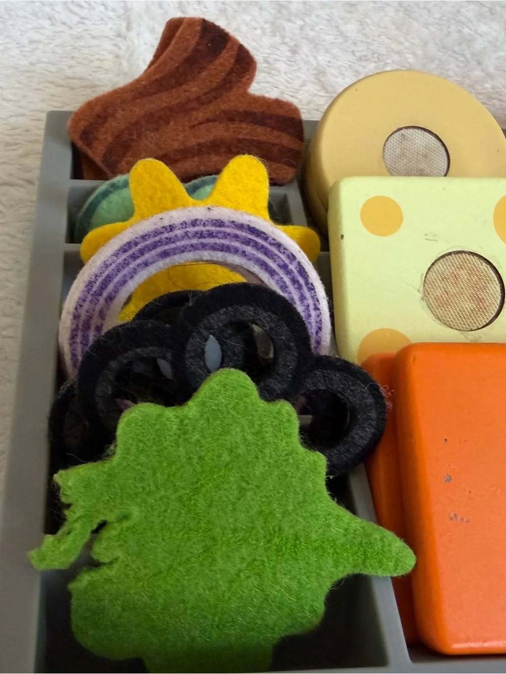 Melissa & Doug Slice and Stack Sandwich shop